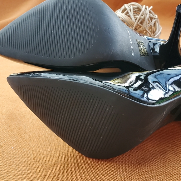 Classic Black High Heel Shoe - Picture 3 of 6